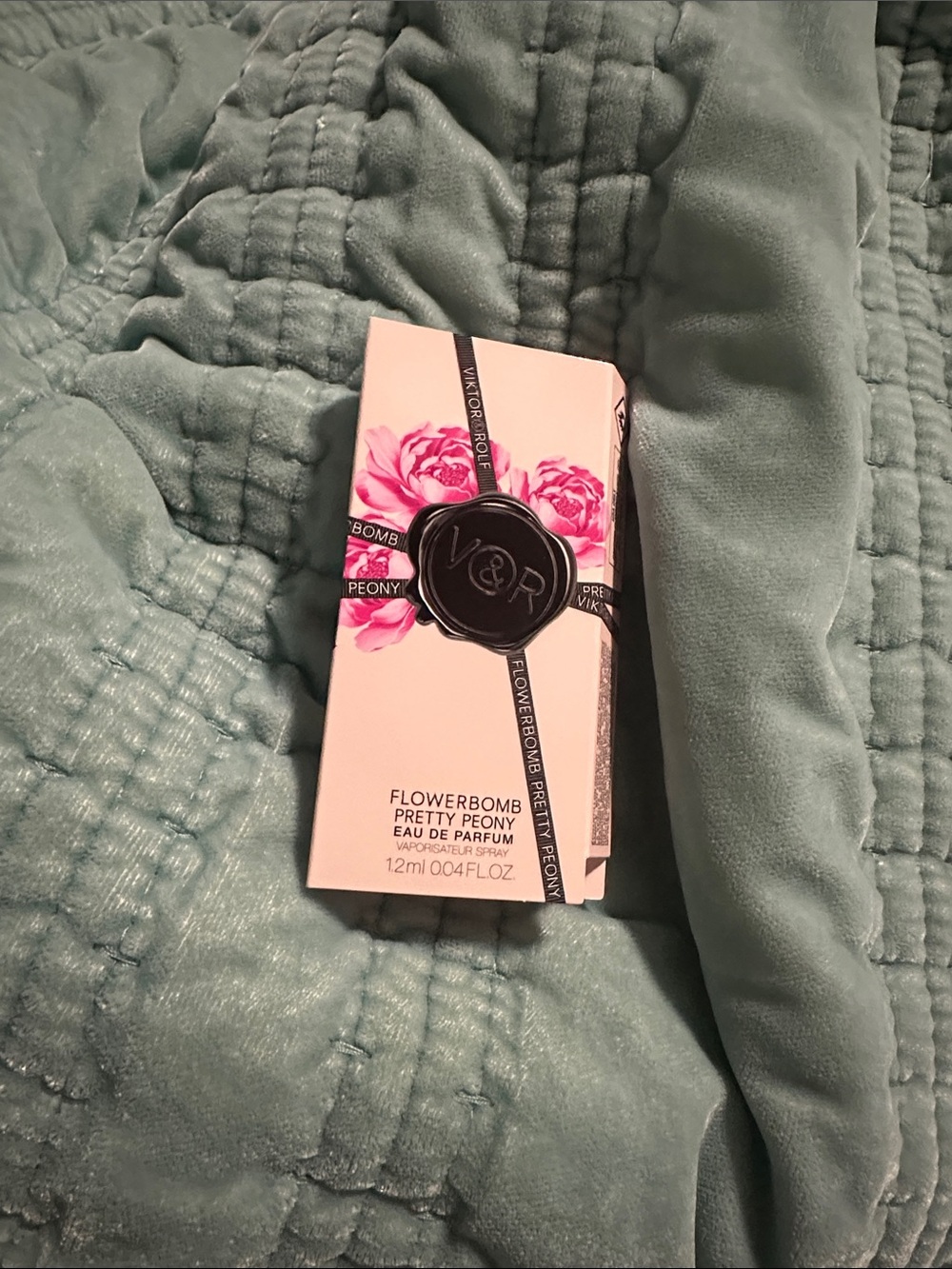 4/$15 Viktor &Rolf Flowerbomb pretty peony sample